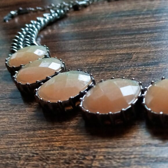 Fashion Jewelry Jewelry - Elegant Rose Faceted Geometric Stones Bib Statement Necklace Silver Accents